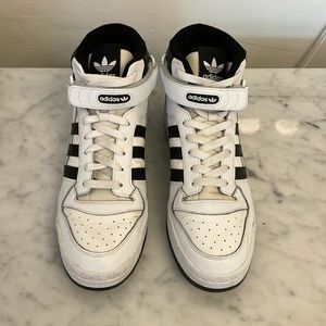 Adidas Forum High Tops. Men’s size 10.5. Great condition worn 1 or 2 times.